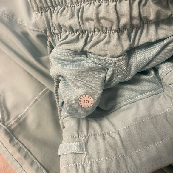 size 10 Lululemon Hotty Hots - Picture 3 of 3